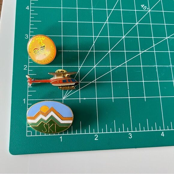 Vintage Pins Lot Ski Helicopter Puerto Rico - Picture 3 of 3